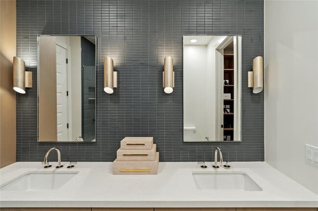 Building Photo - 600 Guadalupe St