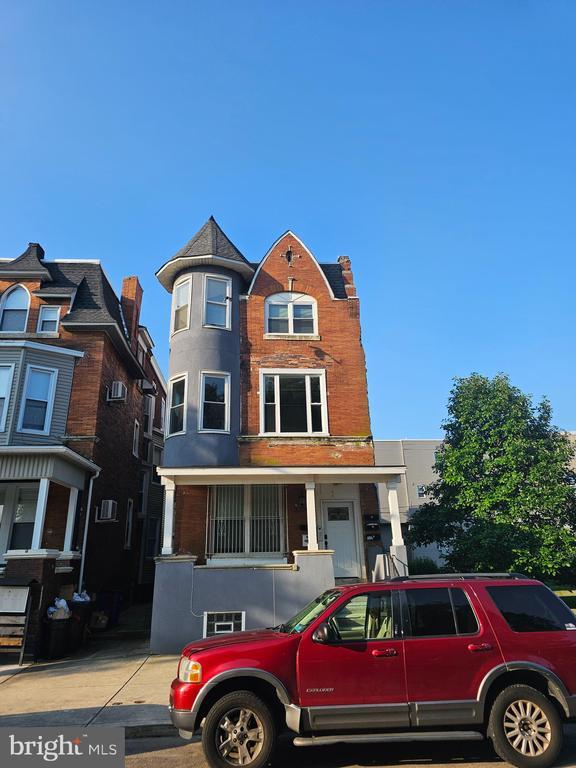 Building Photo - 3228 W Diamond St