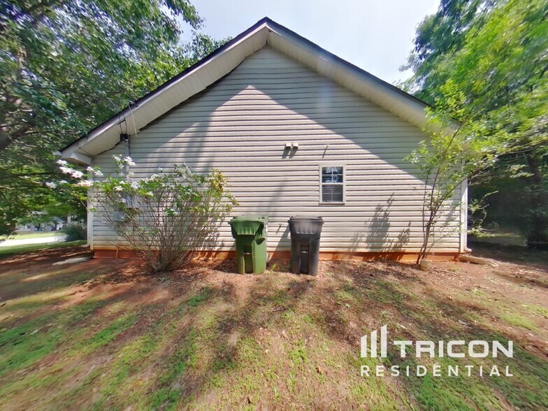 Building Photo - 15 Meeler Dr