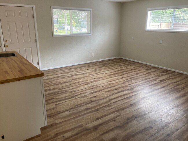 Building Photo - Mid-Century Four Bedroom in Candalaria, La...