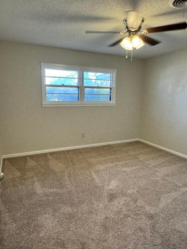 Building Photo - 5422 33rd St