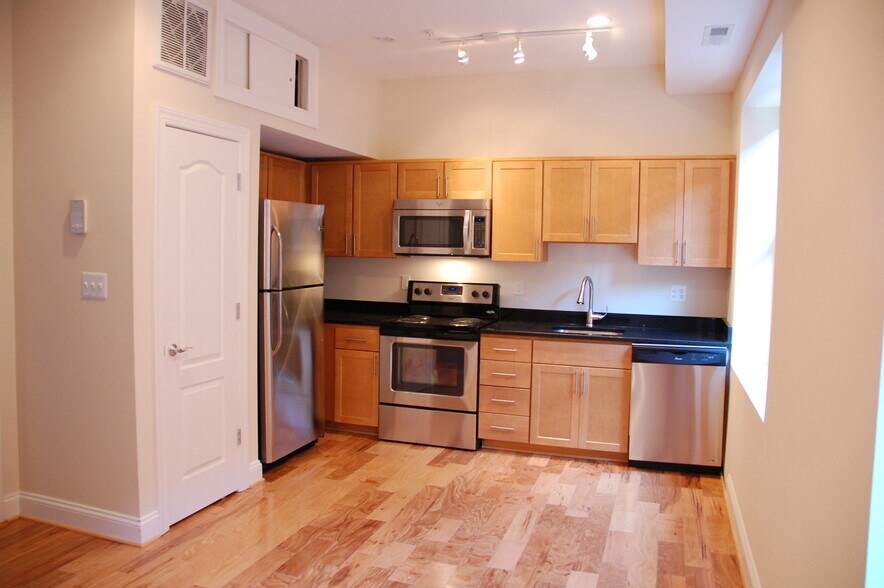 Primary Photo - 1319 Park Rd NW