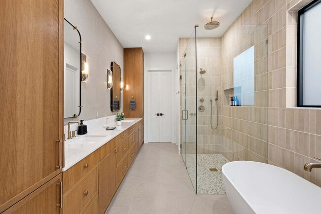 Building Photo - 8922 San Benito Way