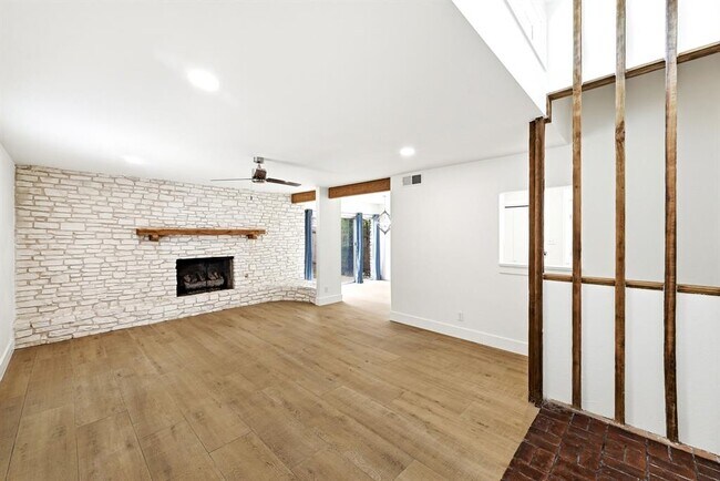 Building Photo - 6202 Laurel Valley Dr