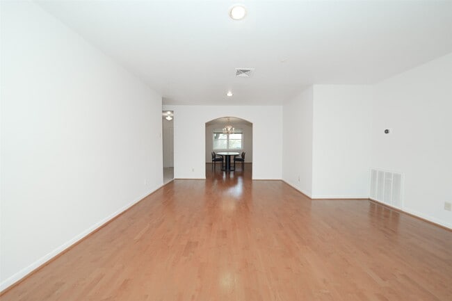 Building Photo - 9622 Highmeadow Dr