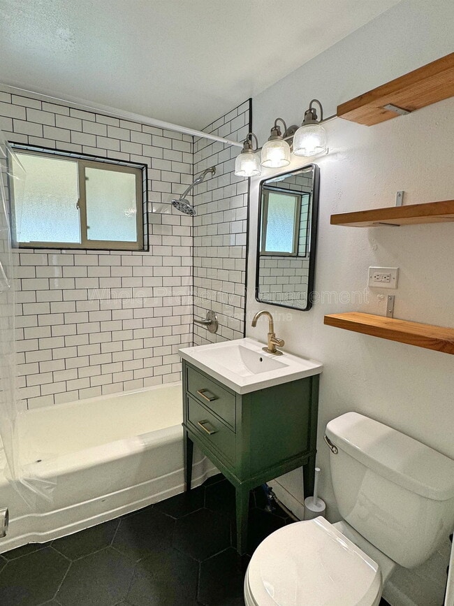Building Photo - 646 S Canosa Ct