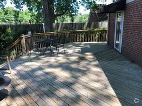 Building Photo - Two bedroom bungalow in Midwood