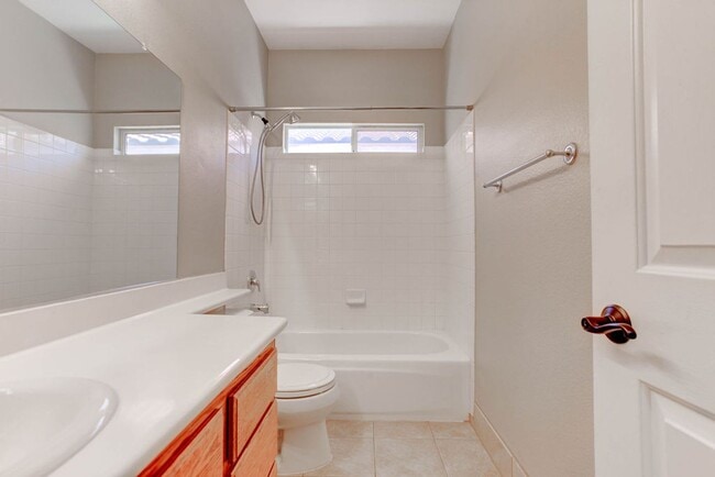 Building Photo - 809 Royal Birch Ln