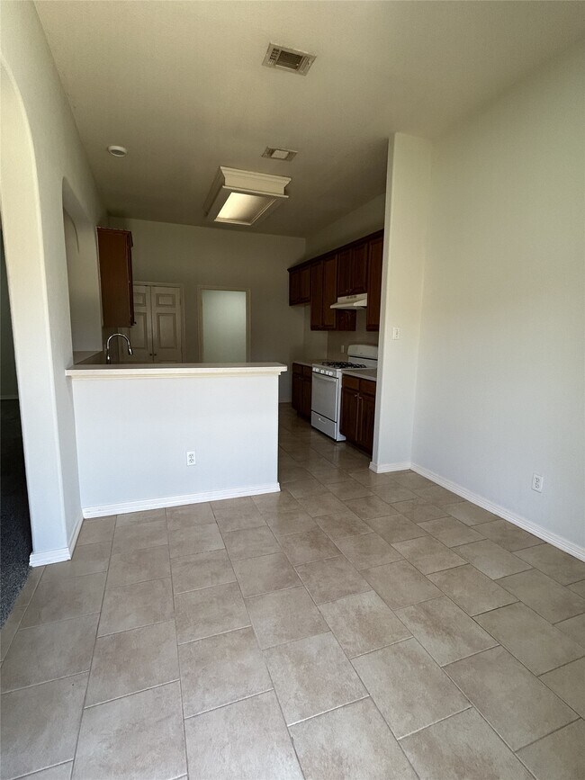 Building Photo - 1006 N Magnolia Dale Dr