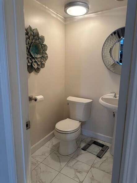 Building Photo - 1817 Selby Ave