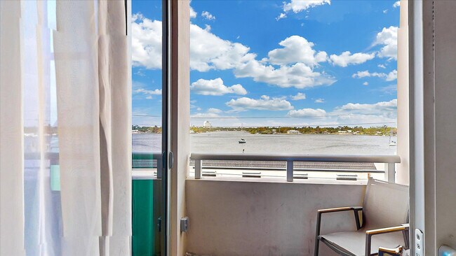 Building Photo - 777 N Ocean Dr