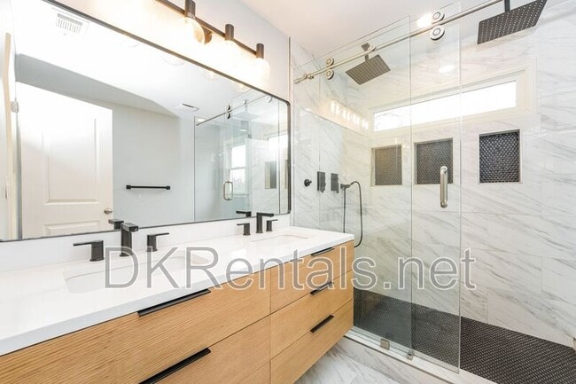 Building Photo - 617 McDonald St SE