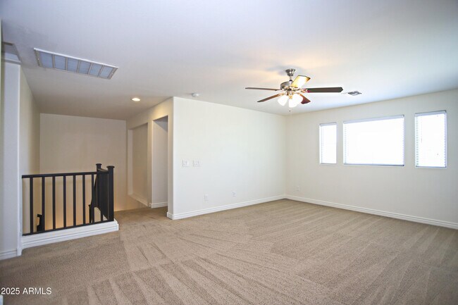 Building Photo - 1087 E Ibis St