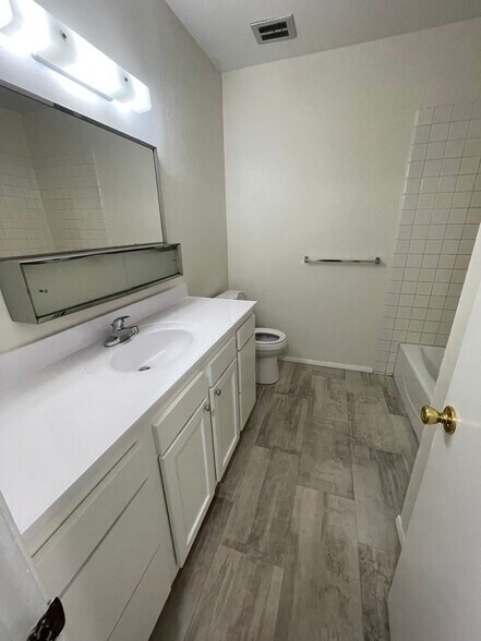 Building Photo - 453 Sancado Ter