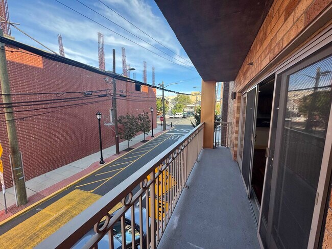 Building Photo - 803 Sip St