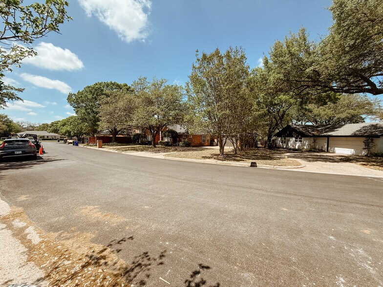 Building Photo - 5409 Edinburgh Dr