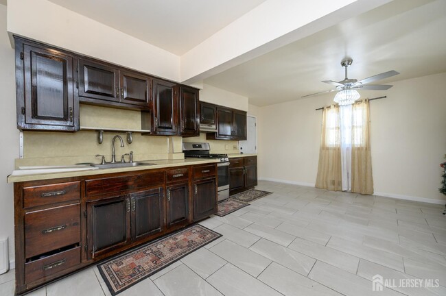 Building Photo - 1 Ovington Ave