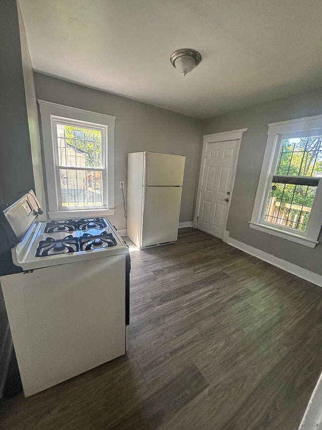 Building Photo - 3-Bedroom Colonial with full basement AVAILABLE IMMEDIATELY-(Private paying Tenants)