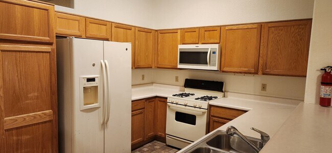 Building Photo - PRICE DROP-Beautifully Renovated 3 Bedroom...