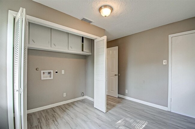 Building Photo - 213 Newman Rd