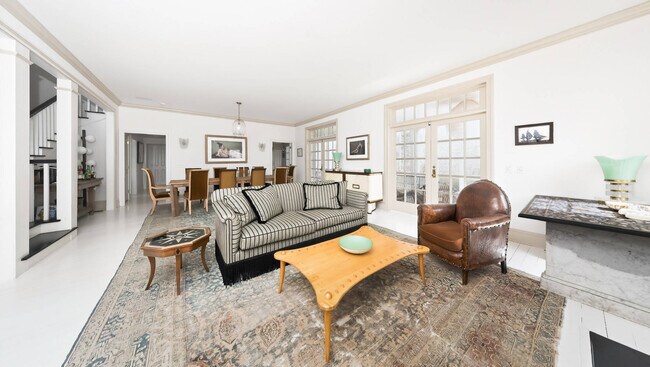 Building Photo - 147 Wainscott Harbor Rd