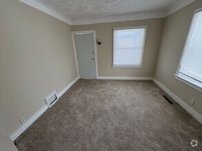 Building Photo - Spacious 2 Bedroom Home!