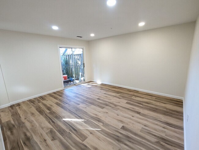 Building Photo - 7122 Collinsworth Pl