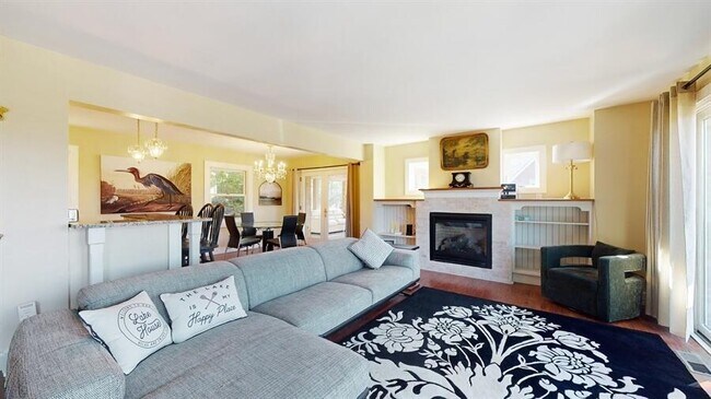 Building Photo - 830 Pine Tree Ln