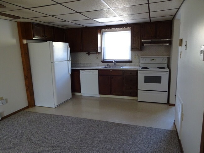 Building Photo - Townhouse with a nice view