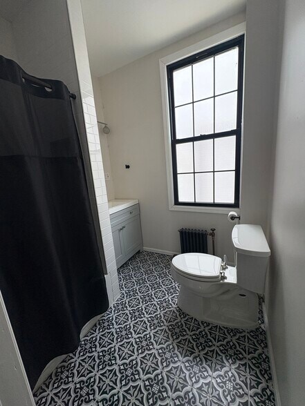 Building Photo - 393 Van Duzer St