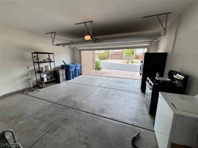 Building Photo - 5582 Sancho Throne Rd