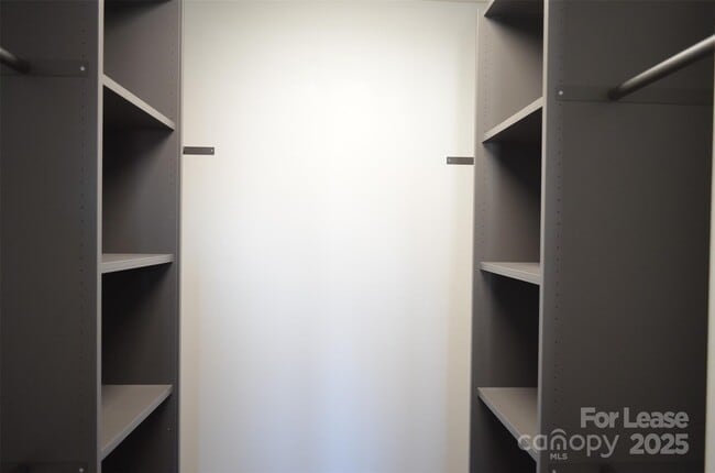 Building Photo - 16217 Peachmont Dr