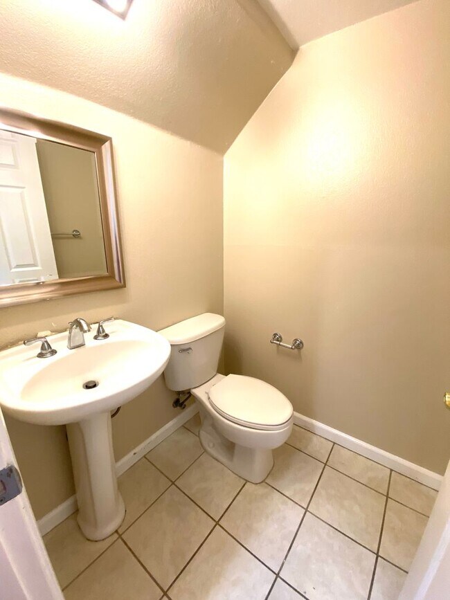 Building Photo - Dublin Ranch Villages,  Tri Level Townhome 2 Bed (both primary suites)  2.5 Ba., Clubhouse Pool, ...