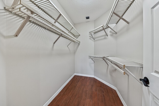 Building Photo - 12325 Cascades Pointe Dr
