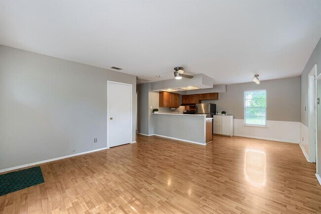 Building Photo - 8308 Hathaway Dr