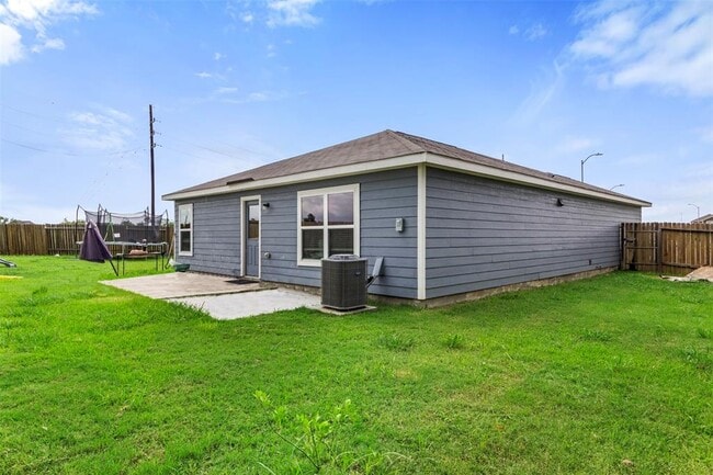 Building Photo - 5502 Sapphire Lagoon Rd