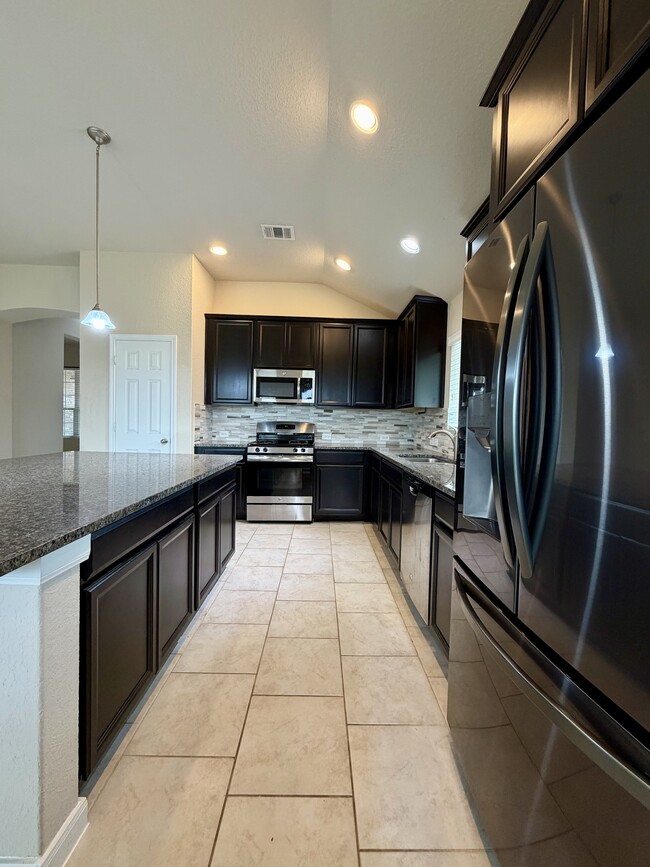 Building Photo - 646 Ridge Lawn Dr