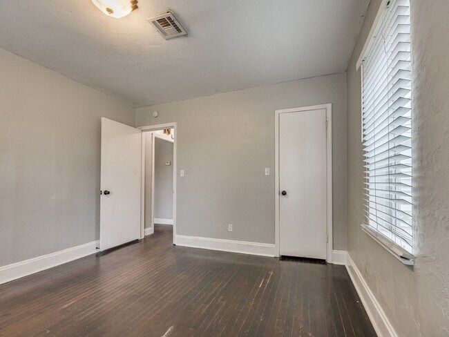 Building Photo - Charming Updated Home Near OKC Urban Core ...