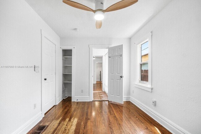 Building Photo - 416 S L St