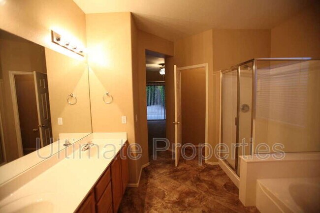 Building Photo - 9453 W Frank Ave