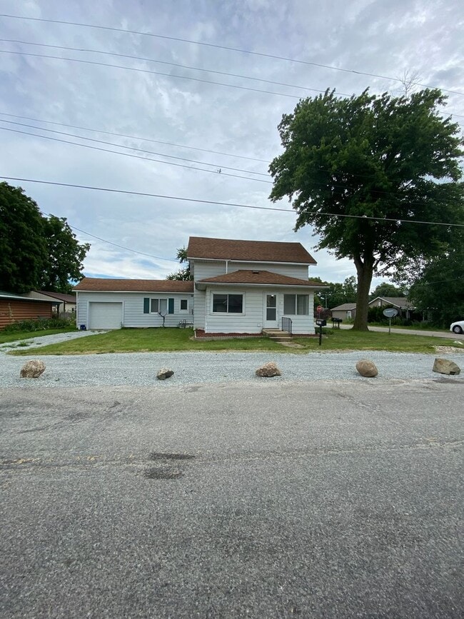 Building Photo - 68037 Franklin St