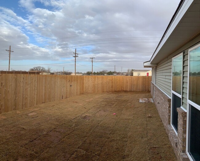 Building Photo - Cute Cottage in Bell Farms at the end of a...