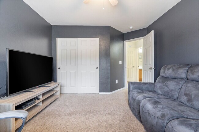 Building Photo - 4127 McKinley St NE