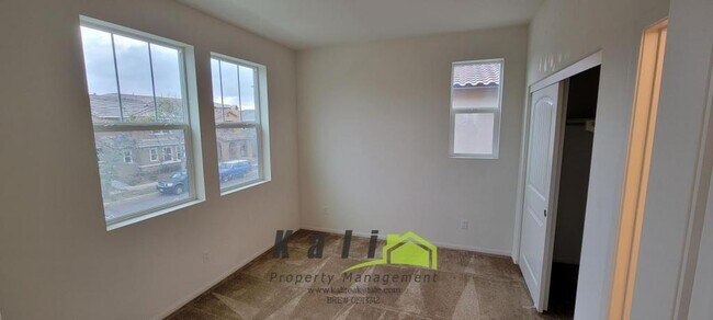 Building Photo - 1333 Pershing Rd