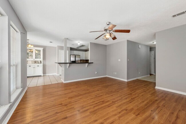 Building Photo - AUGUST PRE-LEASE! Incredible 4 Bed 3 Bath ...