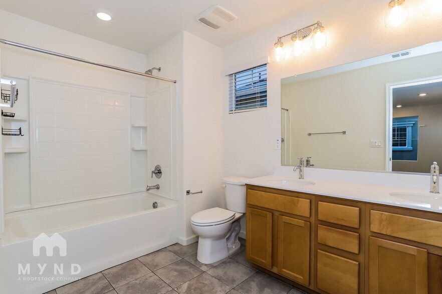 Building Photo - 7942 Pitcher St