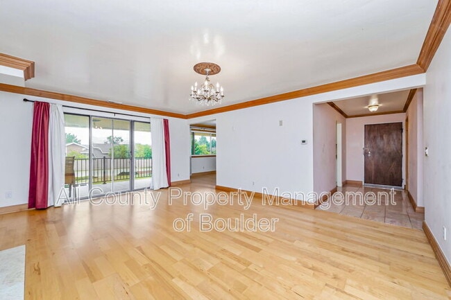 Building Photo - 600 Manhattan Dr