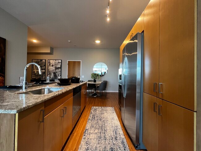 Building Photo - 555 N Michigan Ave