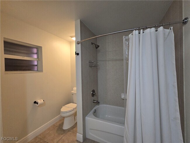 Building Photo - 2309 SW 27th St