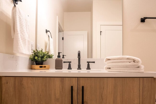 Building Photo - 3505 NE Creston Ave